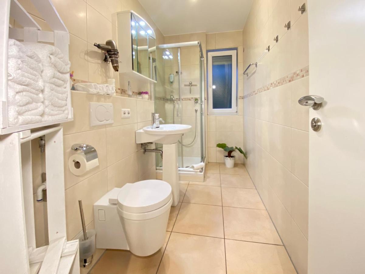 2 Zimmer Apartment, 70 Qm, Max 4 Pers, Private Terasse, 2 Parkplaetze, Internet 250 Mbit Gärtringen Εξωτερικό φωτογραφία